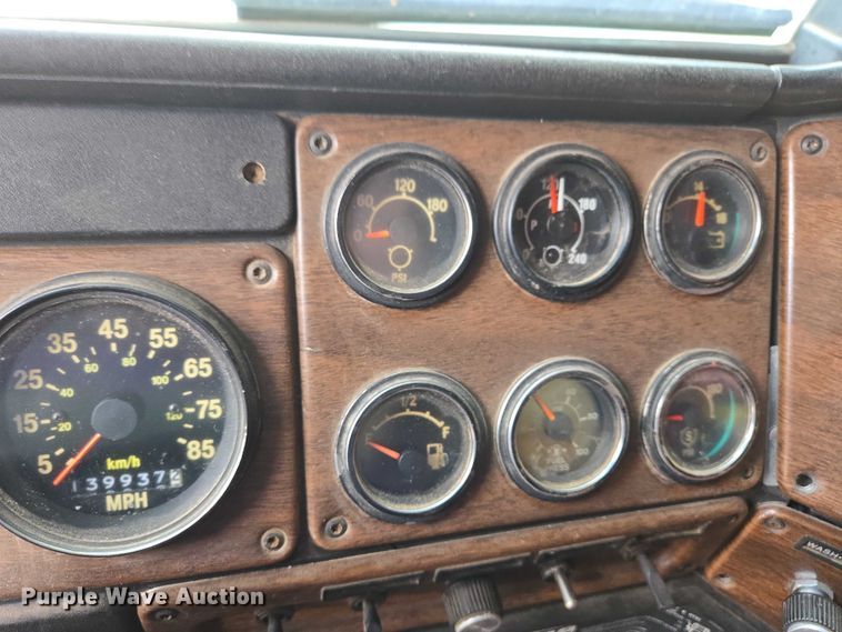 image for item EV5991 1990 Freightliner FLD dump truck