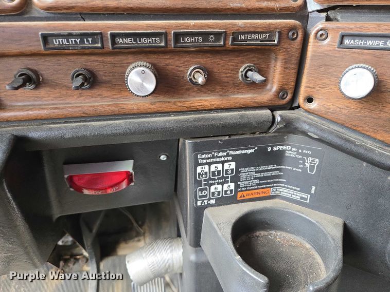 image for item EV5991 1990 Freightliner FLD dump truck