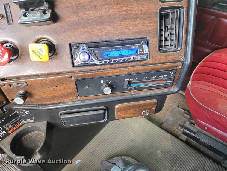 image for item EV5991 1990 Freightliner FLD dump truck