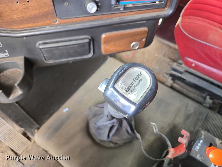 image for item EV5991 1990 Freightliner FLD dump truck