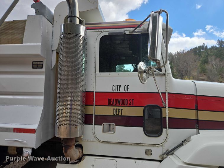 image for item EV5991 1990 Freightliner FLD dump truck
