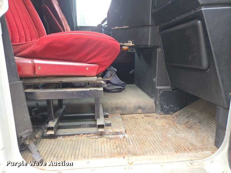 image for item EV5991 1990 Freightliner FLD dump truck