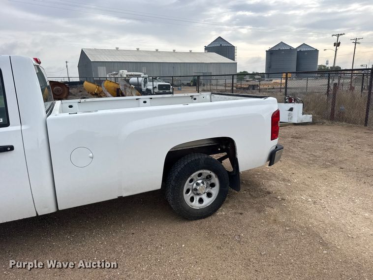 image for item FB7306 2013 Chevrolet Silverado 1500 pickup truck