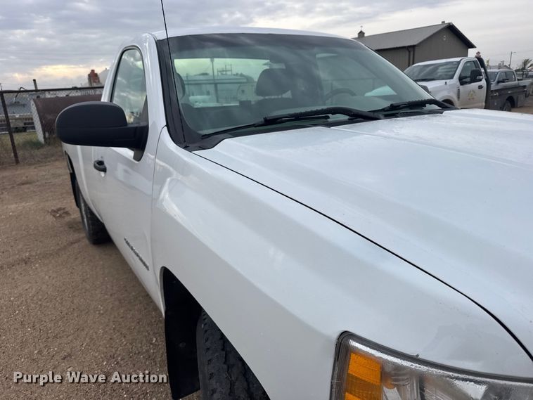 image for item FB7306 2013 Chevrolet Silverado 1500 pickup truck