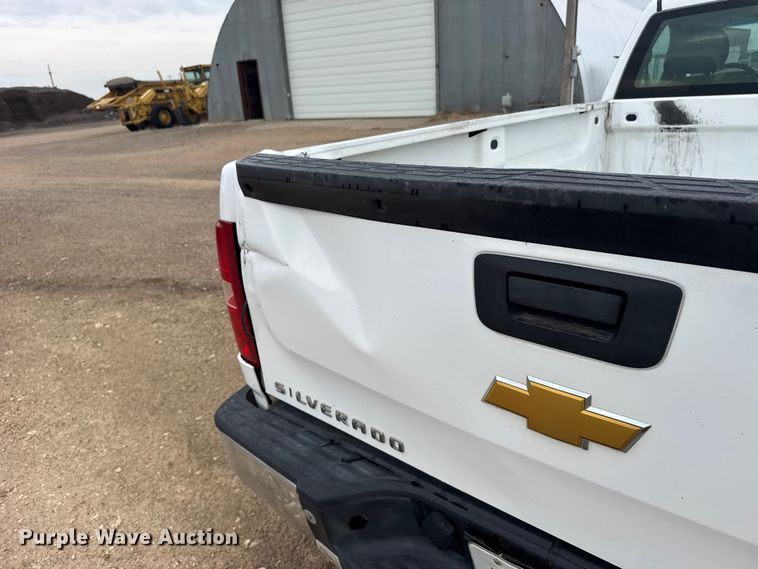 image for item FB7306 2013 Chevrolet Silverado 1500 pickup truck