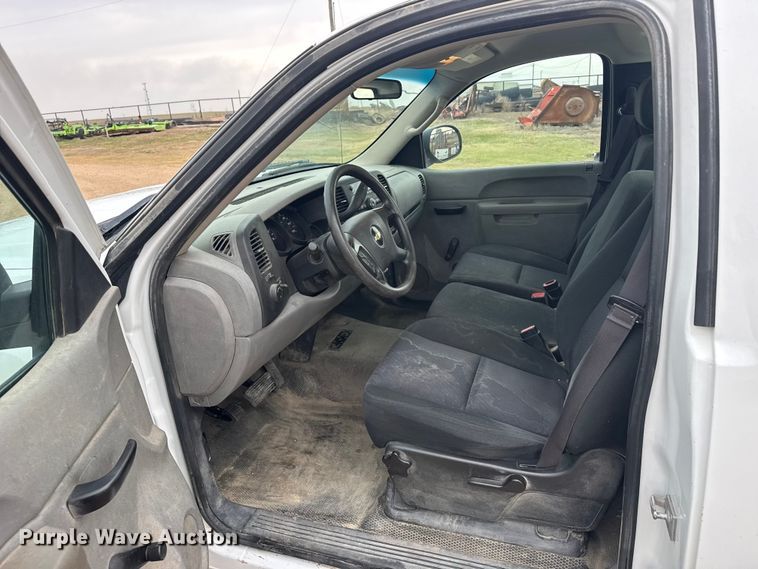 image for item FB7306 2013 Chevrolet Silverado 1500 pickup truck