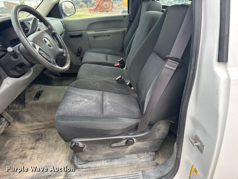 image for item FB7306 2013 Chevrolet Silverado 1500 pickup truck