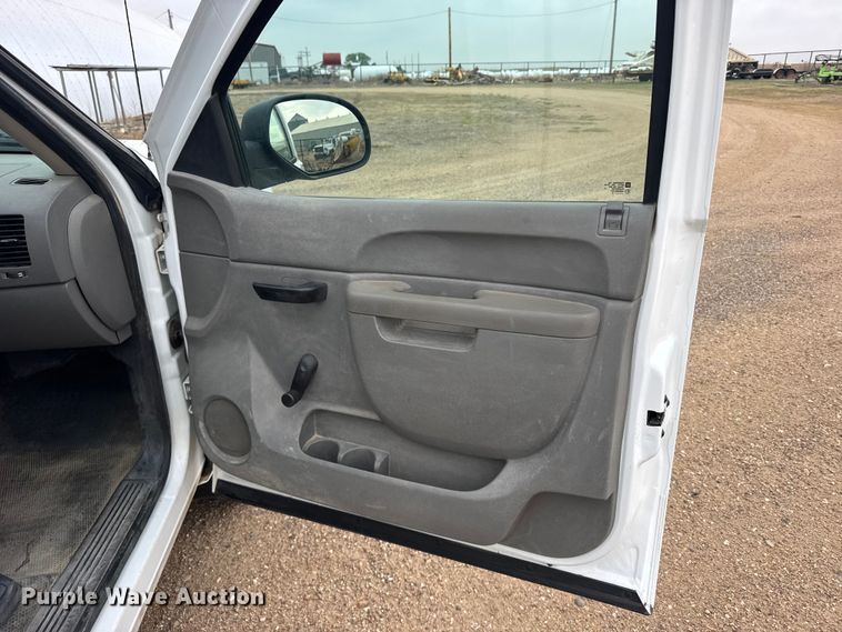 image for item FB7306 2013 Chevrolet Silverado 1500 pickup truck