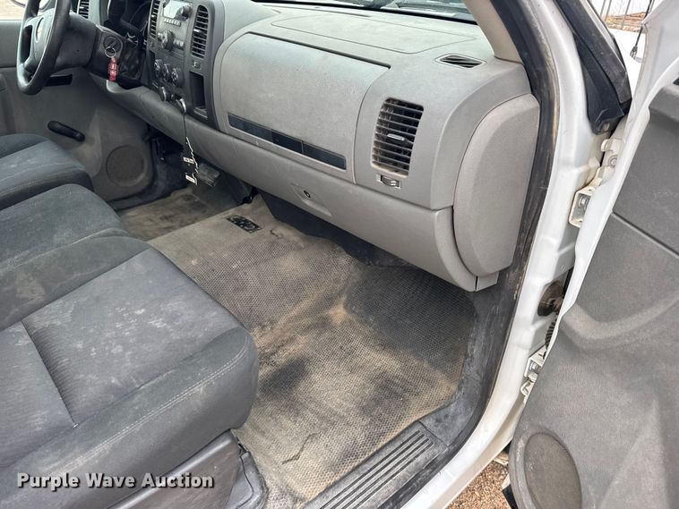 image for item FB7306 2013 Chevrolet Silverado 1500 pickup truck