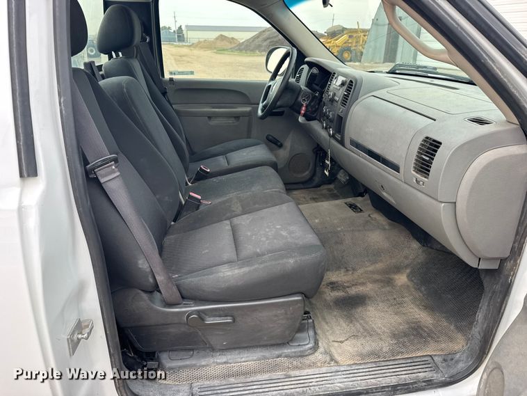 image for item FB7306 2013 Chevrolet Silverado 1500 pickup truck
