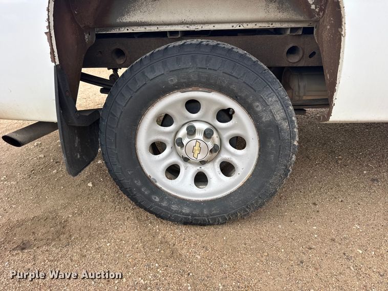 image for item FB7306 2013 Chevrolet Silverado 1500 pickup truck