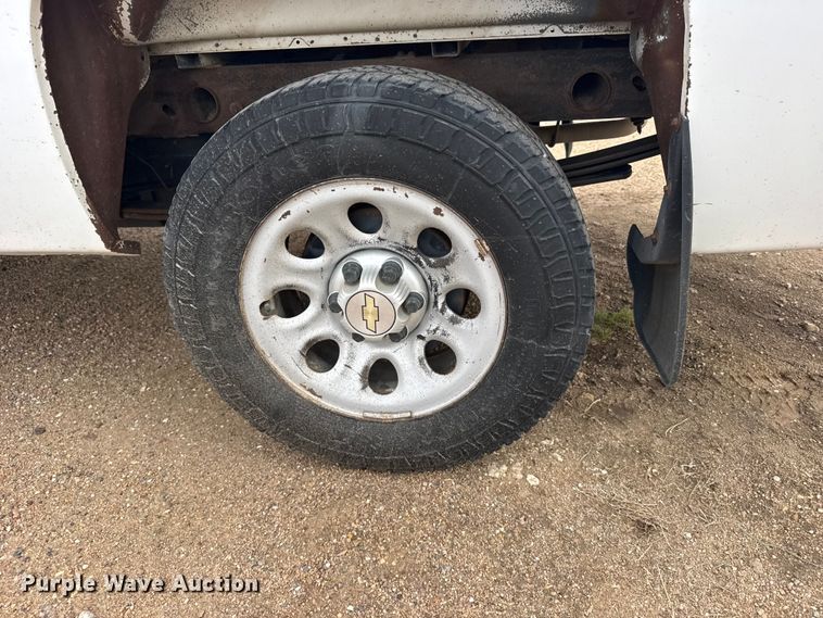 image for item FB7306 2013 Chevrolet Silverado 1500 pickup truck