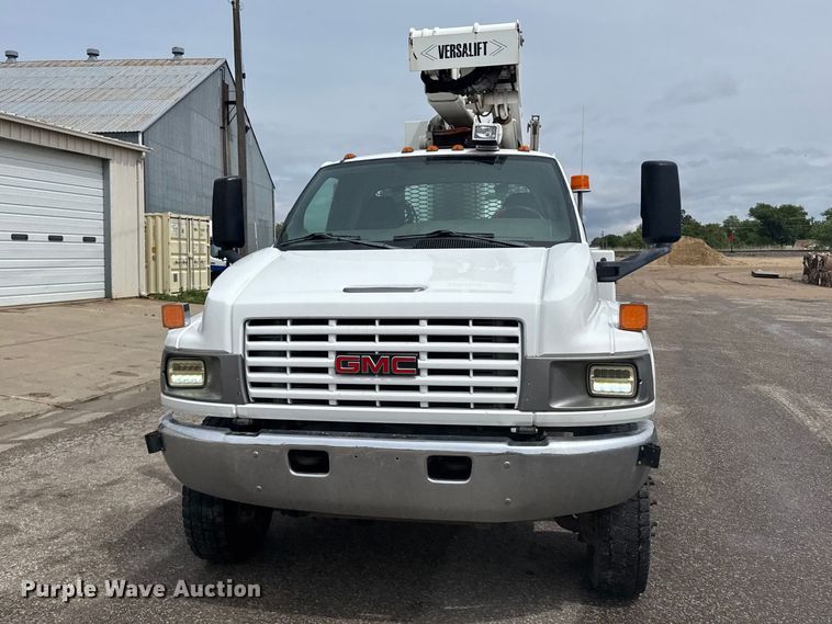 image for item FB7335 2007 GMC C5500 bucket truck