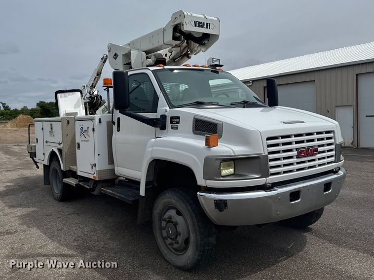image for item FB7335 2007 GMC C5500 bucket truck