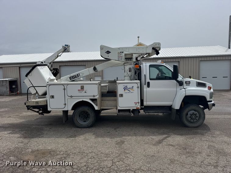 image for item FB7335 2007 GMC C5500 bucket truck
