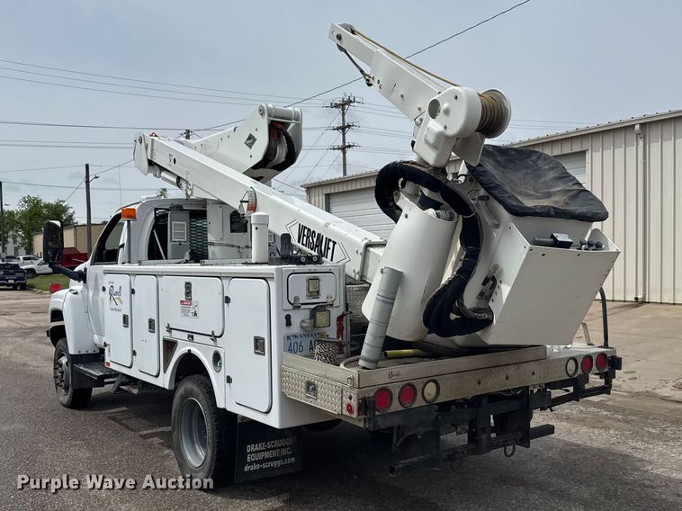image for item FB7335 2007 GMC C5500 bucket truck