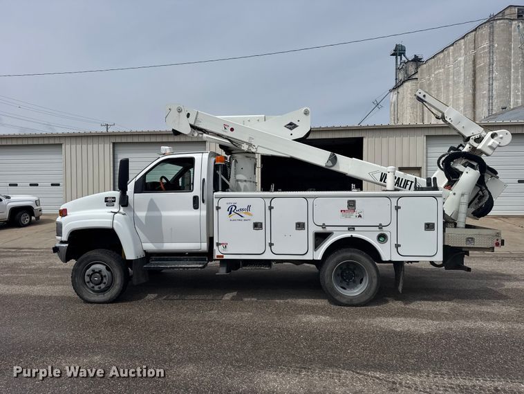 image for item FB7335 2007 GMC C5500 bucket truck