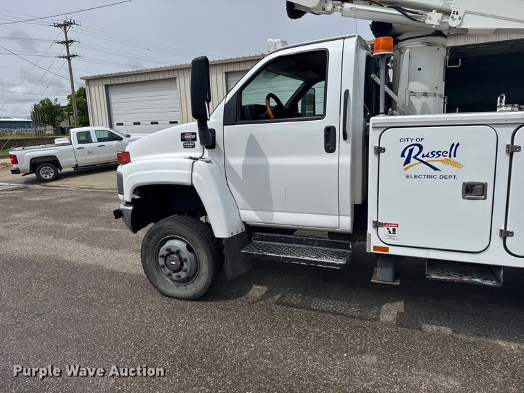 image for item FB7335 2007 GMC C5500 bucket truck