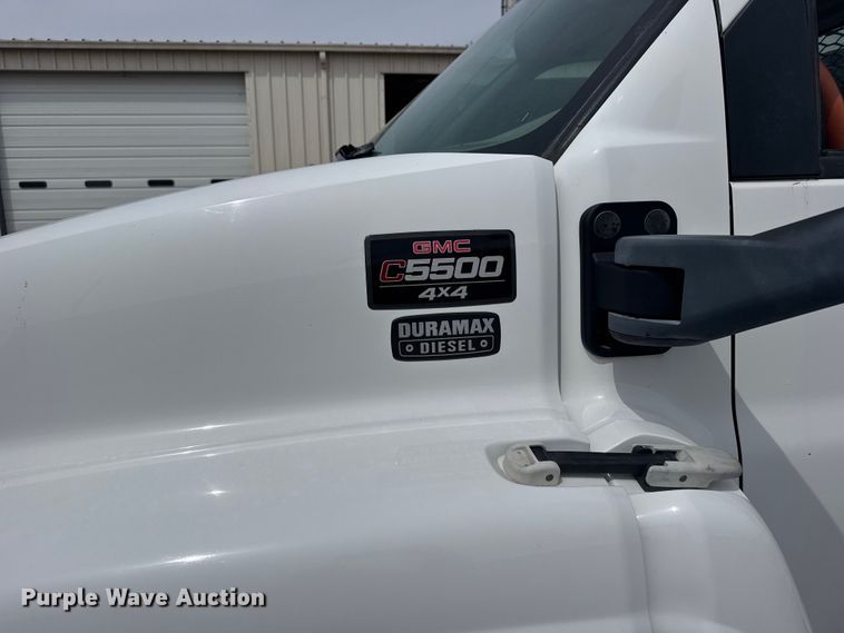 image for item FB7335 2007 GMC C5500 bucket truck