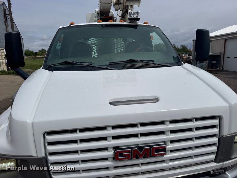 image for item FB7335 2007 GMC C5500 bucket truck
