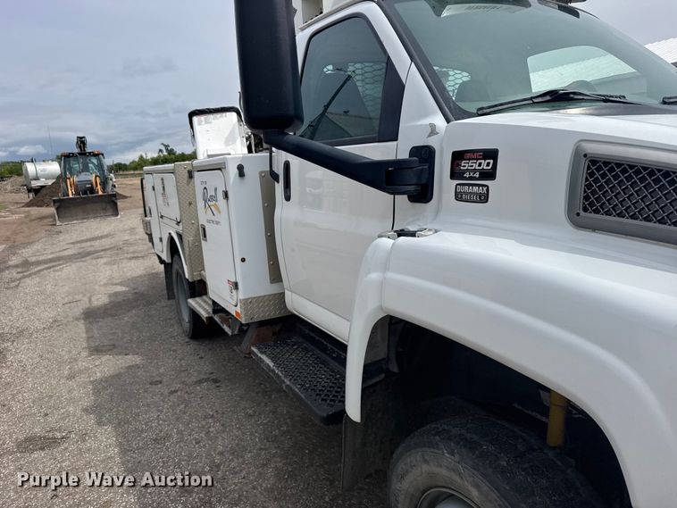 image for item FB7335 2007 GMC C5500 bucket truck
