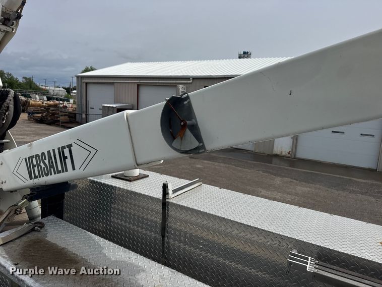 image for item FB7335 2007 GMC C5500 bucket truck