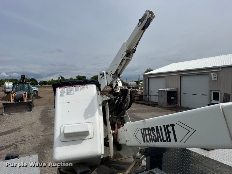 image for item FB7335 2007 GMC C5500 bucket truck