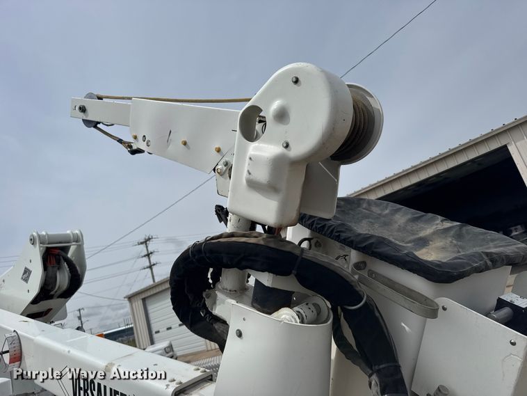 image for item FB7335 2007 GMC C5500 bucket truck