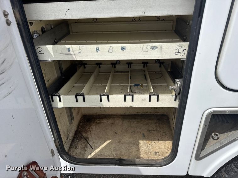 image for item FB7335 2007 GMC C5500 bucket truck