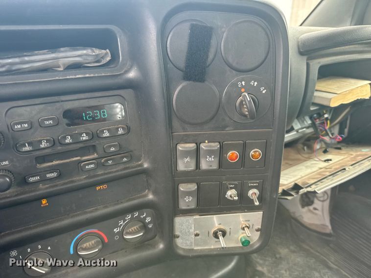 image for item FB7335 2007 GMC C5500 bucket truck