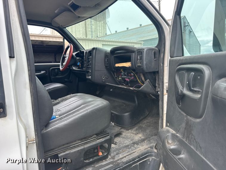 image for item FB7335 2007 GMC C5500 bucket truck