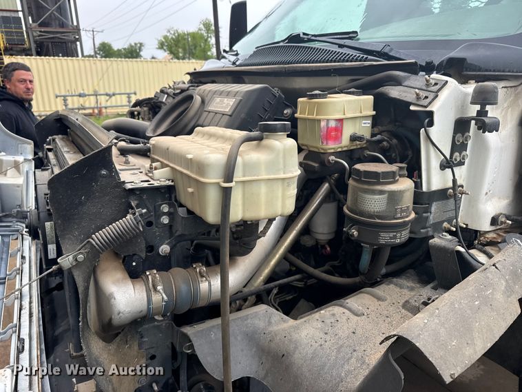 image for item FB7335 2007 GMC C5500 bucket truck