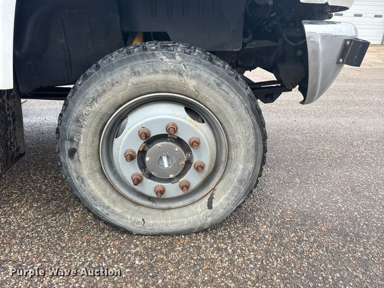 image for item FB7335 2007 GMC C5500 bucket truck