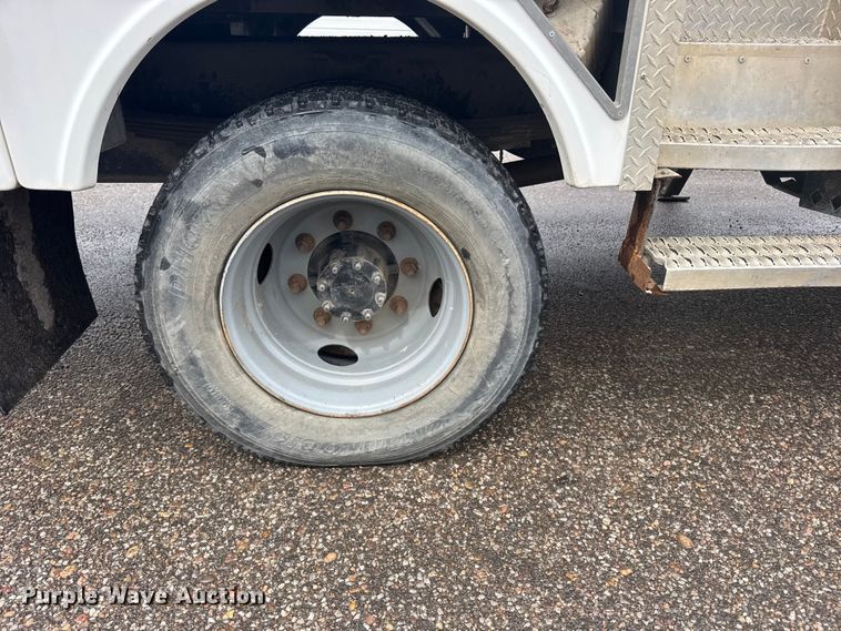 image for item FB7335 2007 GMC C5500 bucket truck