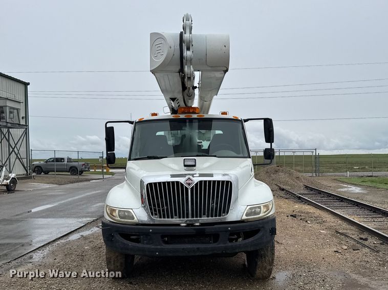 image for item FB7336 2009 International DuraStar bucket truck