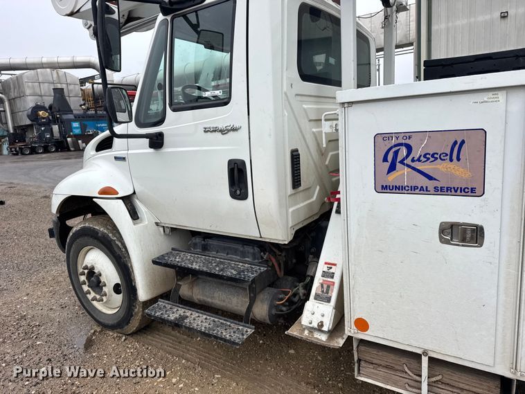 image for item FB7336 2009 International DuraStar bucket truck