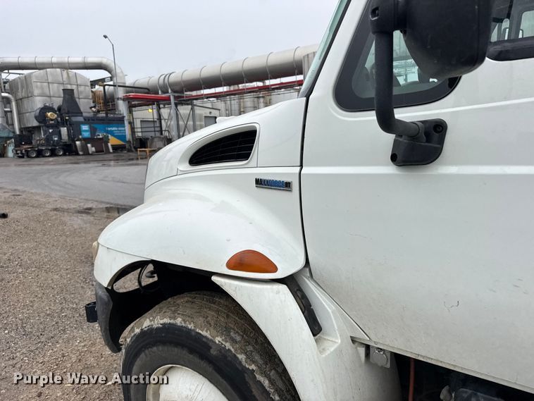 image for item FB7336 2009 International DuraStar bucket truck