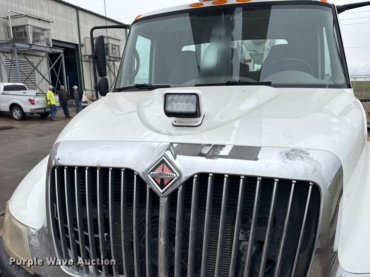 image for item FB7336 2009 International DuraStar bucket truck
