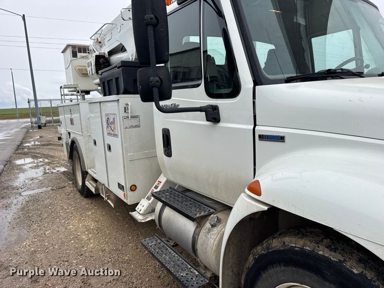 image for item FB7336 2009 International DuraStar bucket truck