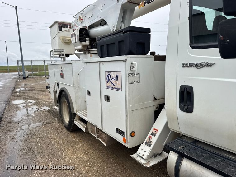 image for item FB7336 2009 International DuraStar bucket truck