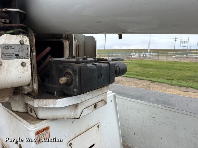 image for item FB7336 2009 International DuraStar bucket truck