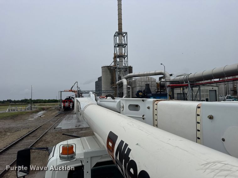 image for item FB7336 2009 International DuraStar bucket truck