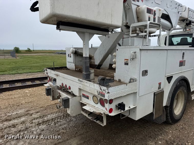 image for item FB7336 2009 International DuraStar bucket truck