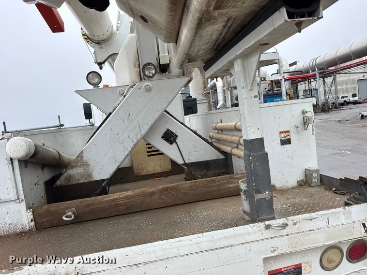 image for item FB7336 2009 International DuraStar bucket truck