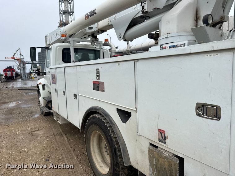 image for item FB7336 2009 International DuraStar bucket truck