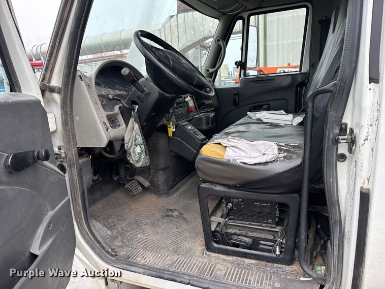 image for item FB7336 2009 International DuraStar bucket truck