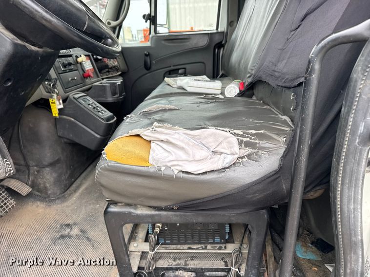 image for item FB7336 2009 International DuraStar bucket truck