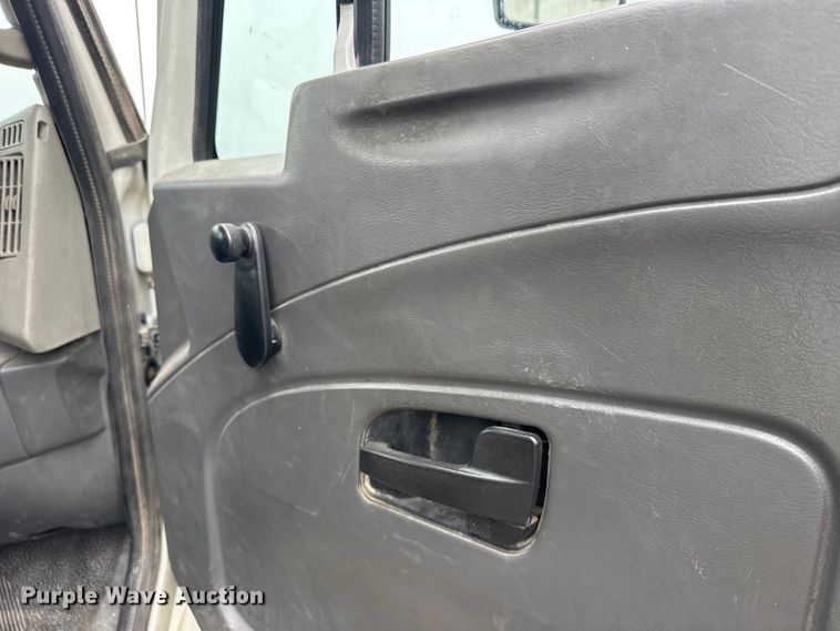 image for item FB7336 2009 International DuraStar bucket truck