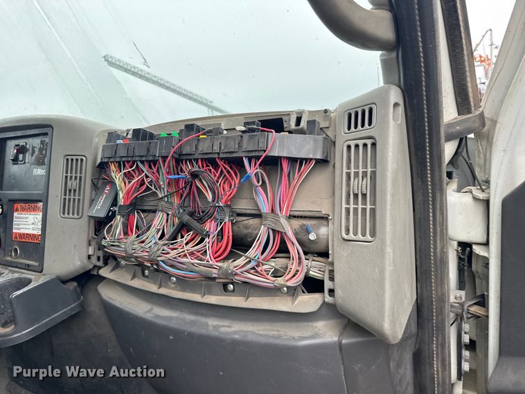 image for item FB7336 2009 International DuraStar bucket truck