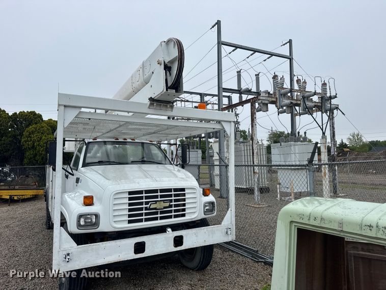 image for item FB7337 2002 Chevrolet C7500 bucket truck
